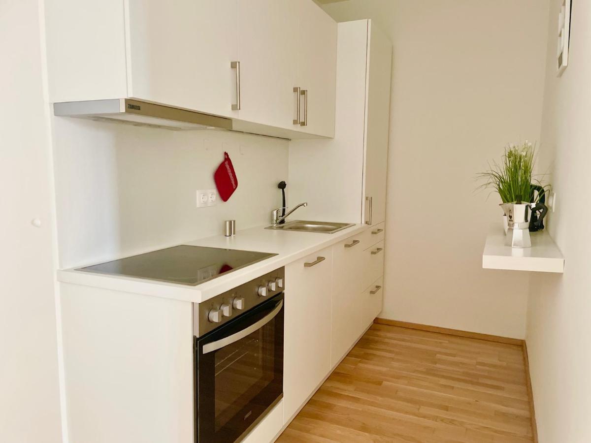 Bright Modern Flat With Balcony Apartmán
